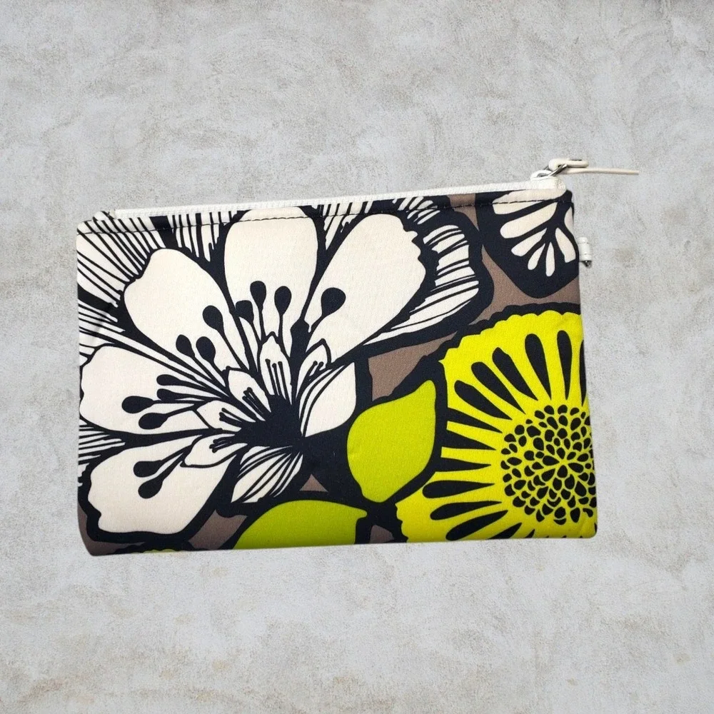 Vera Bradley compact zip